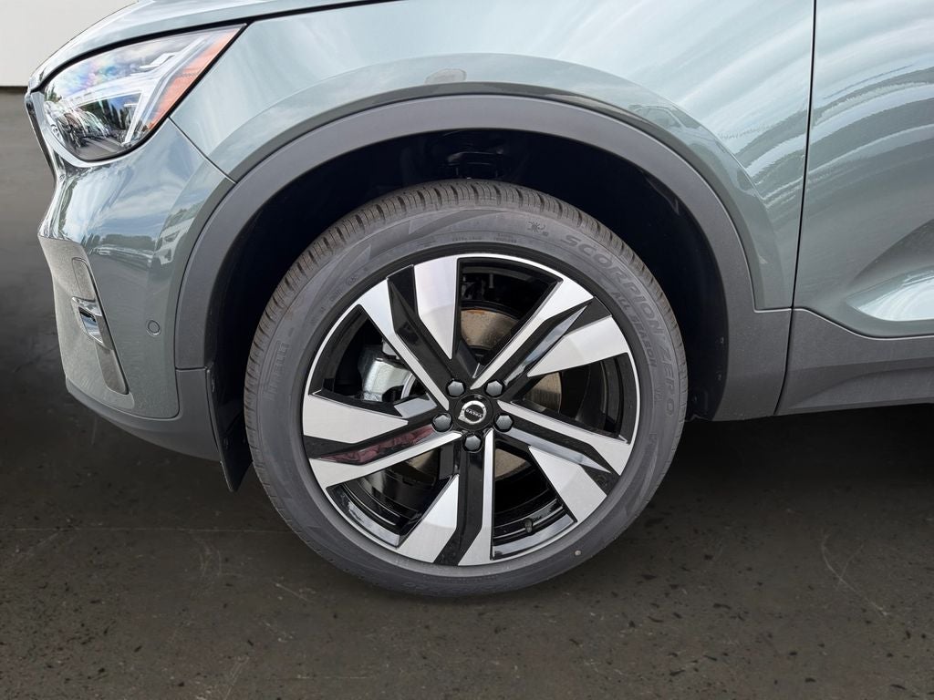 2026 Volvo XC40 B5 Ultra