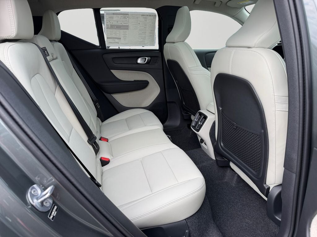 2026 Volvo XC40 B5 Ultra