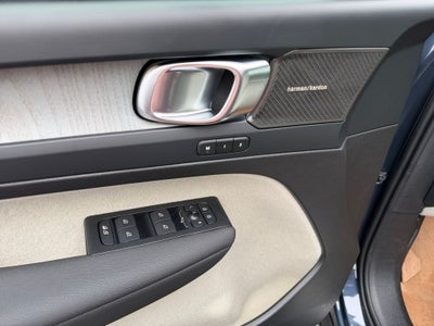 2026 Volvo XC40 B5 Ultra