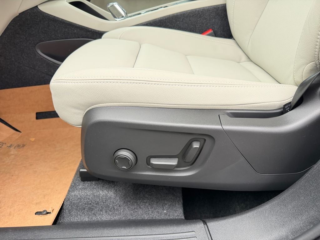 2026 Volvo XC40 B5 Ultra