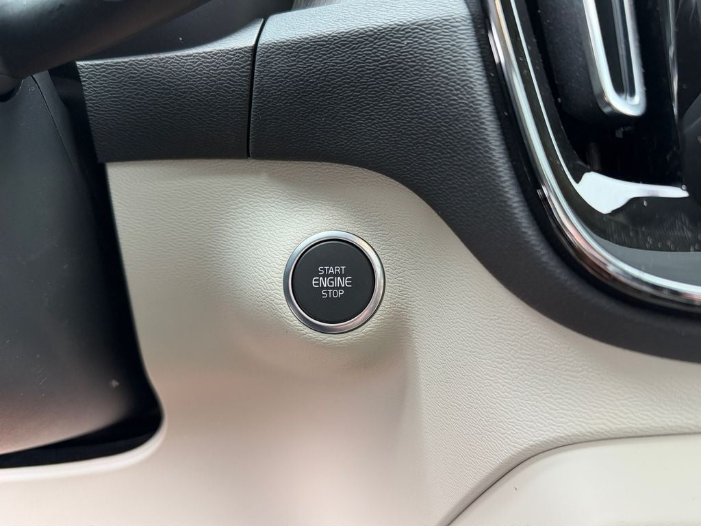 2026 Volvo XC40 B5 Ultra