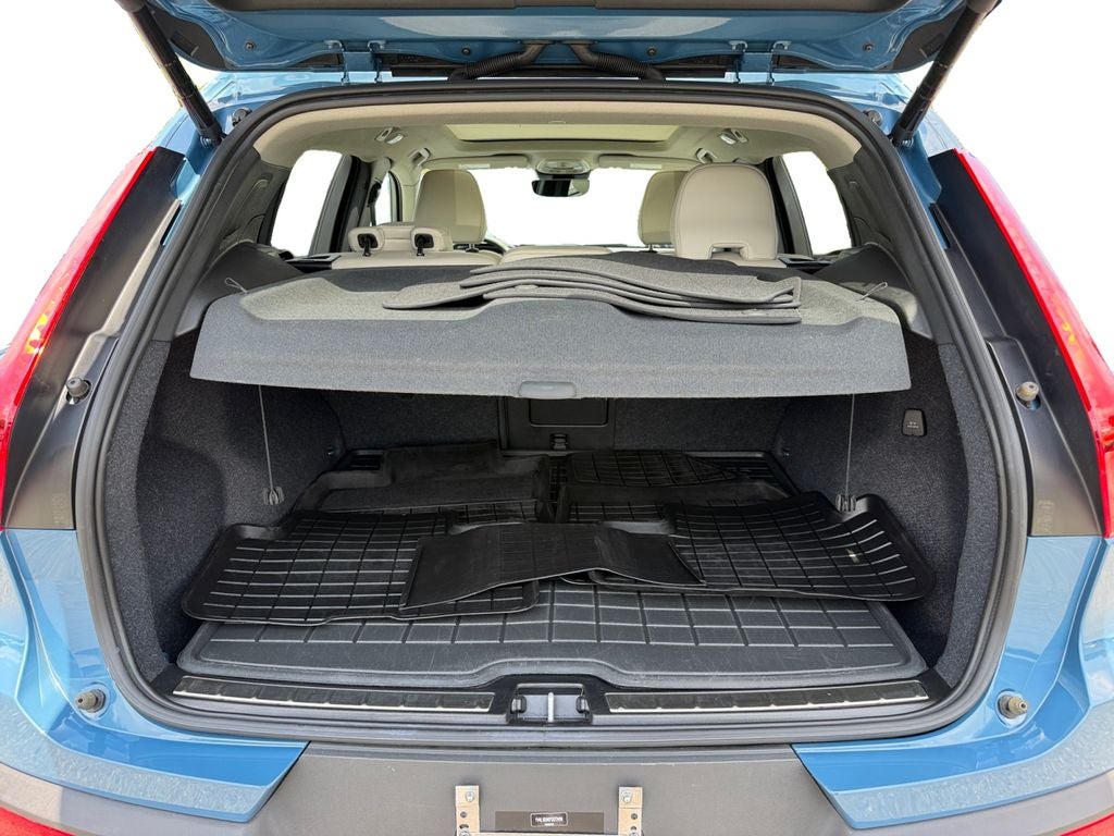 2023 Volvo XC40 B5 Plus Bright Theme Volvo Certified