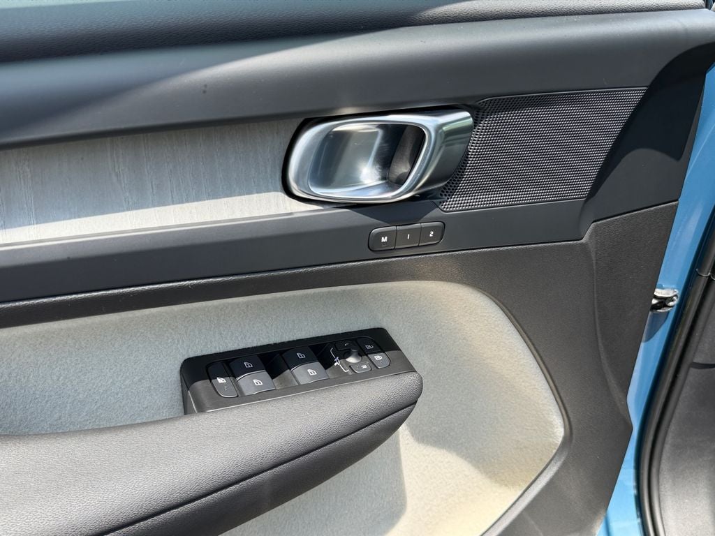 2023 Volvo XC40 B5 Plus Bright Theme Volvo Certified