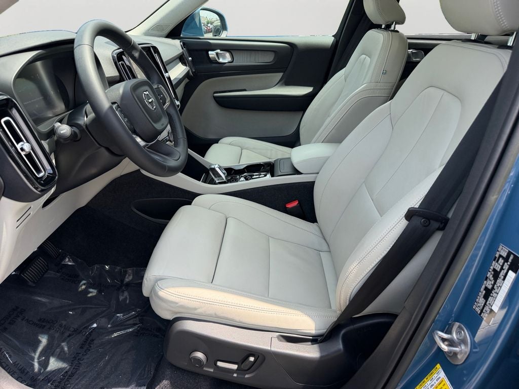 2023 Volvo XC40 B5 Plus Bright Theme Volvo Certified