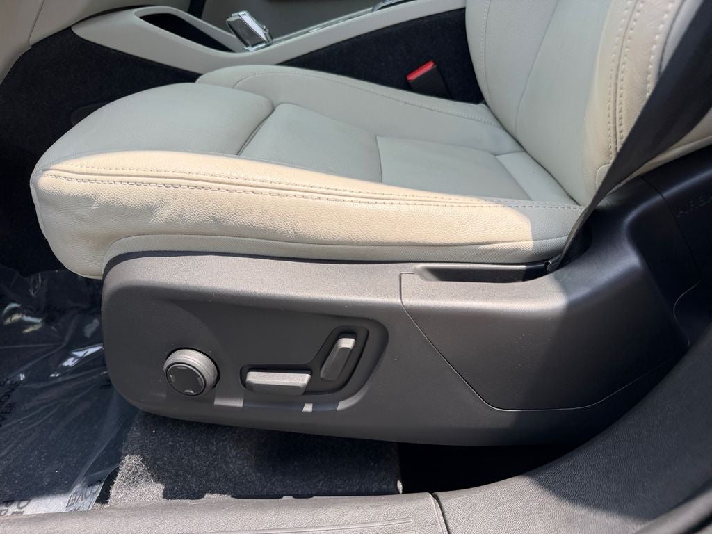 2023 Volvo XC40 B5 Plus Bright Theme Volvo Certified