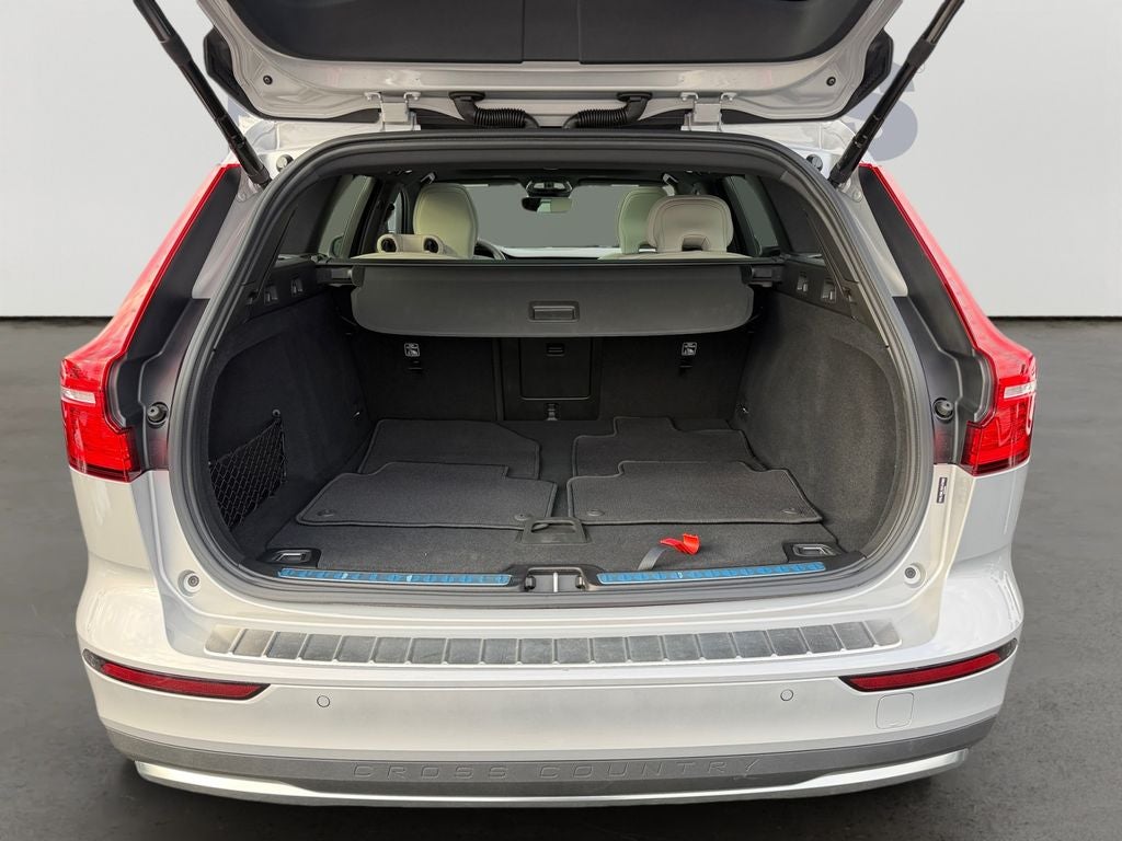 2025 Volvo V60 Cross Country B5 Ultra