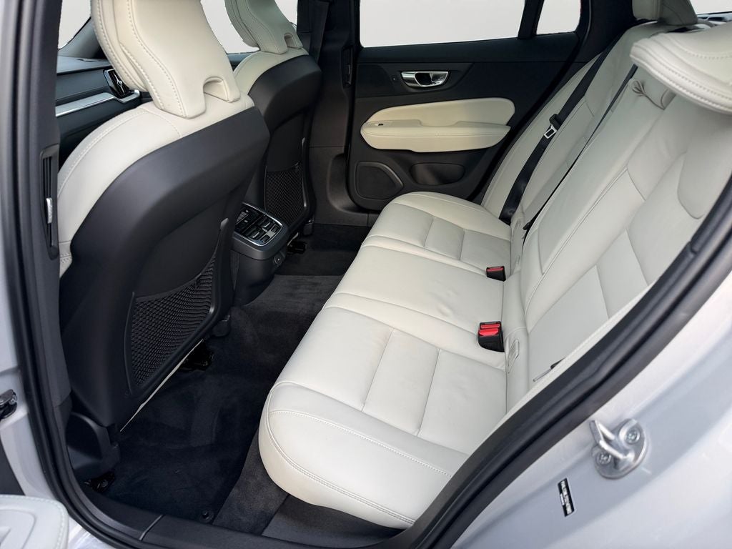 2025 Volvo V60 Cross Country B5 Ultra