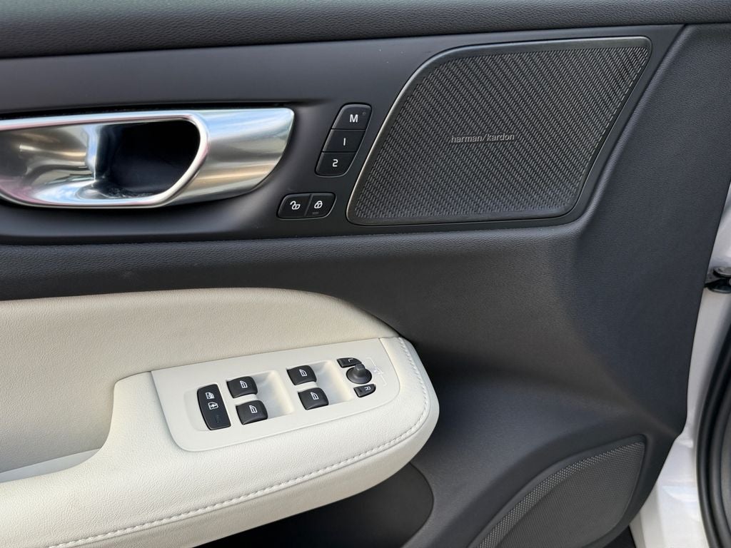 2025 Volvo V60 Cross Country B5 Ultra