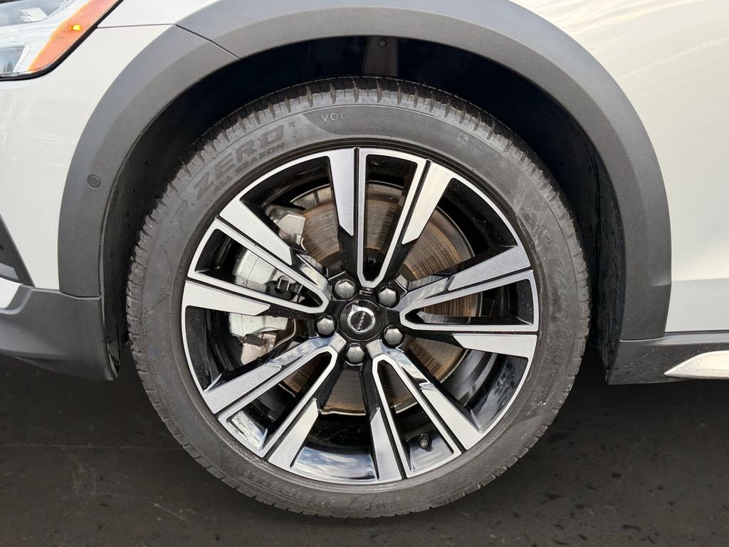2025 Volvo V60 Cross Country B5 Ultra