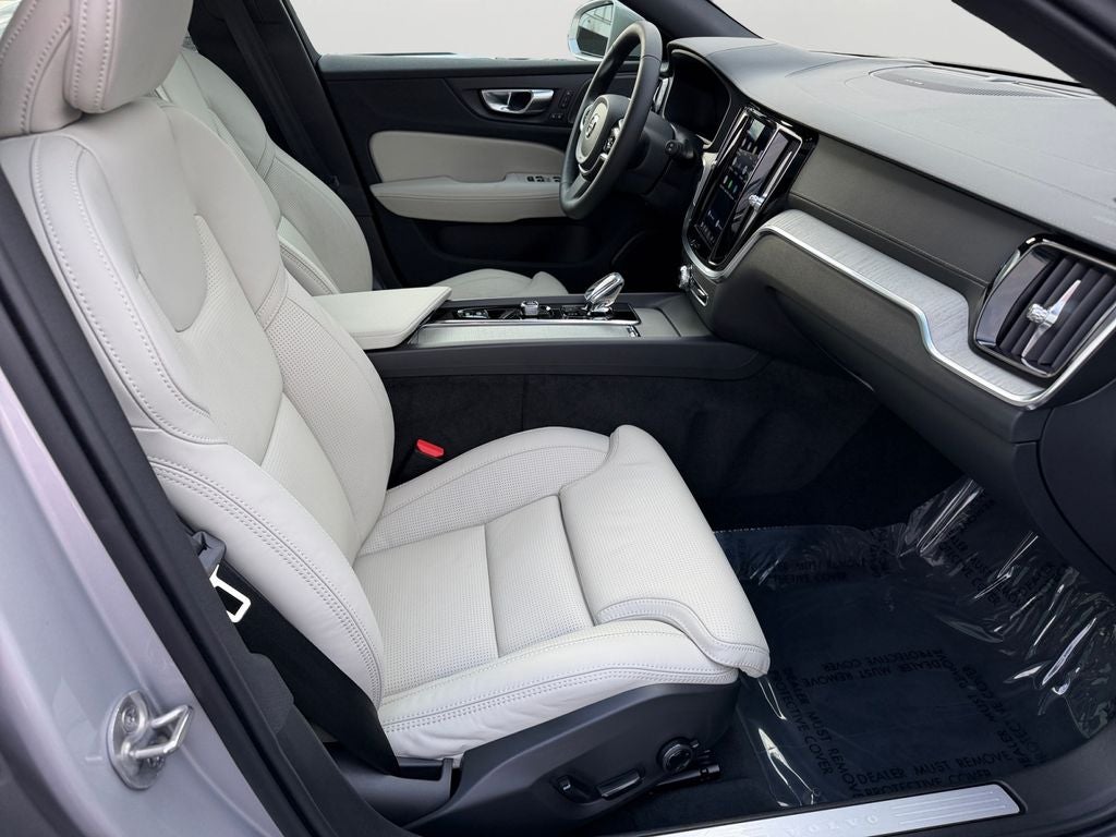 2025 Volvo V60 Cross Country B5 Ultra
