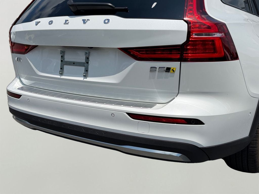 2023 Volvo V60 Cross Country B5 Plus