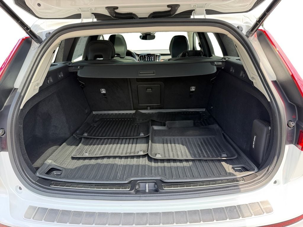 2023 Volvo V60 Cross Country B5 Plus