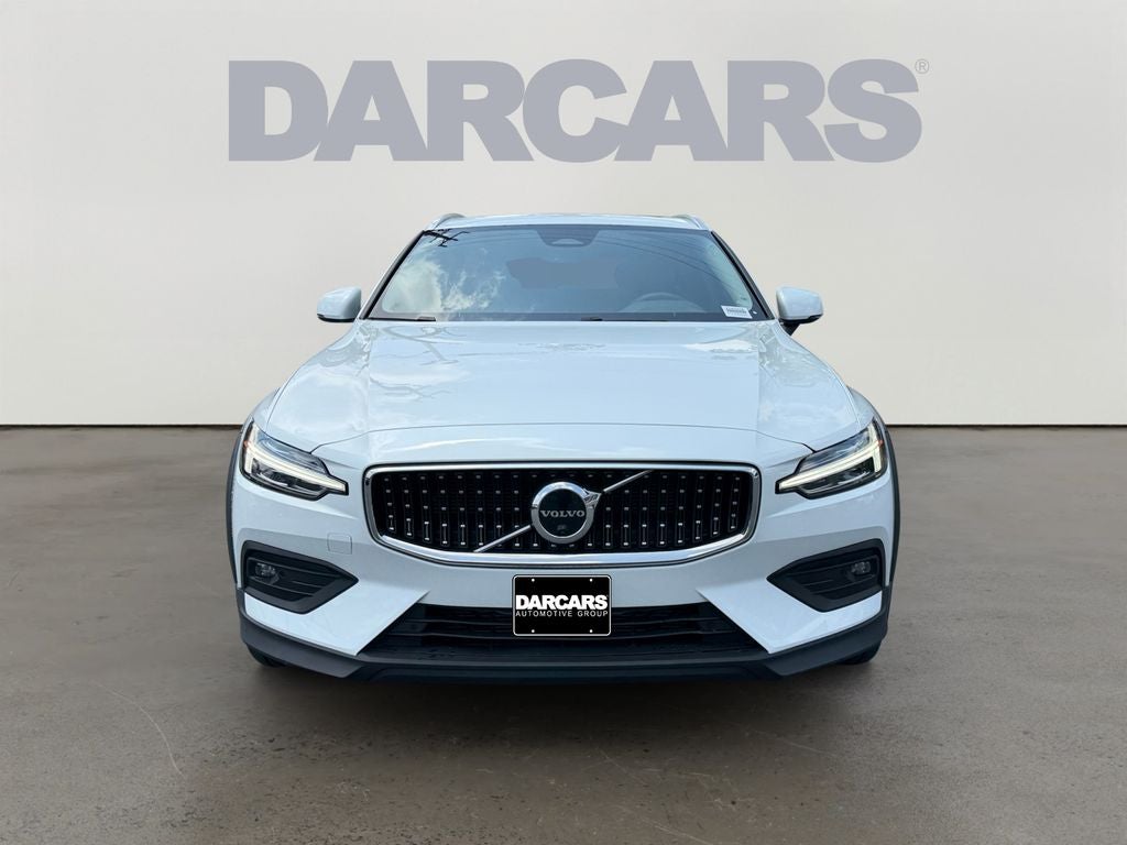 2023 Volvo V60 Cross Country B5 Plus