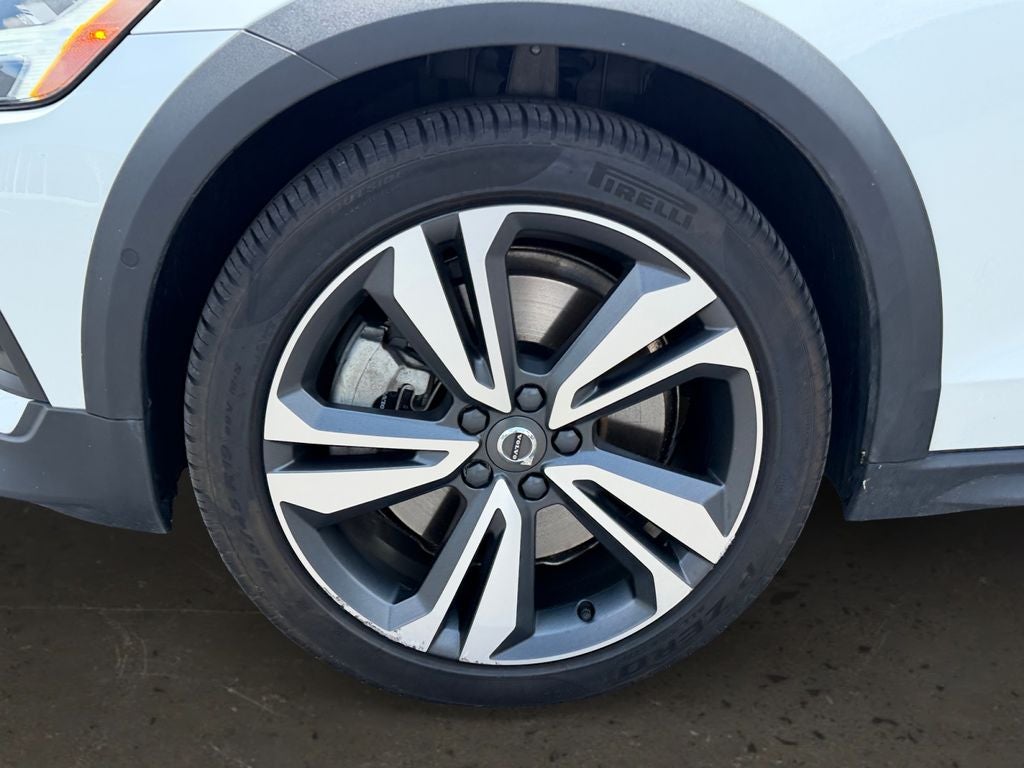 2023 Volvo V60 Cross Country B5 Plus