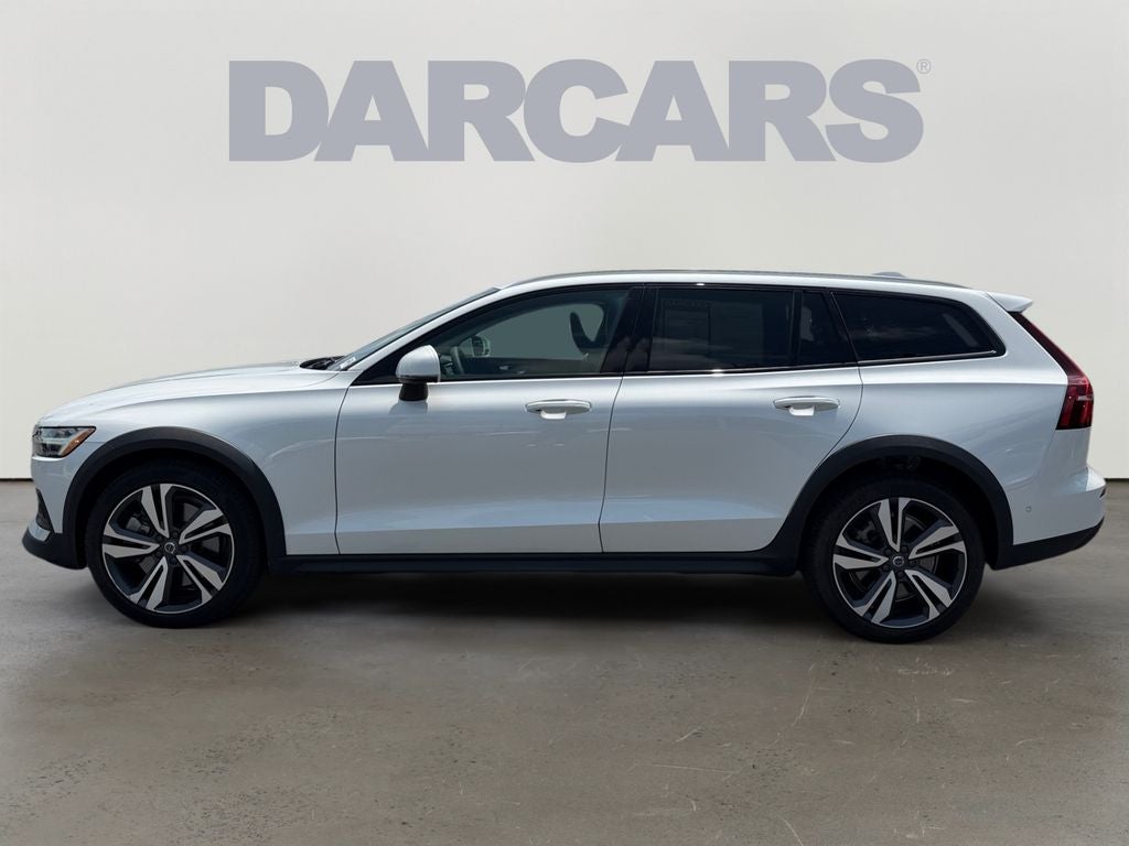 2023 Volvo V60 Cross Country B5 Plus
