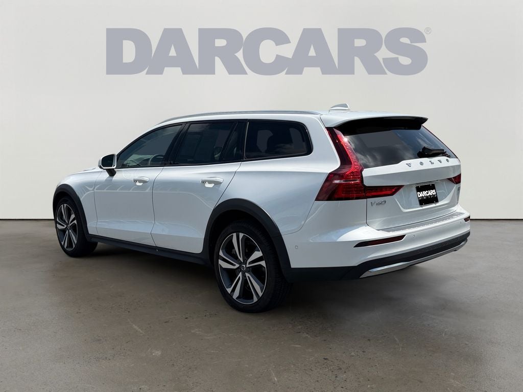2023 Volvo V60 Cross Country B5 Plus