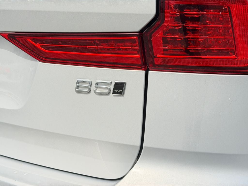 2025 Volvo XC60 B5 Plus