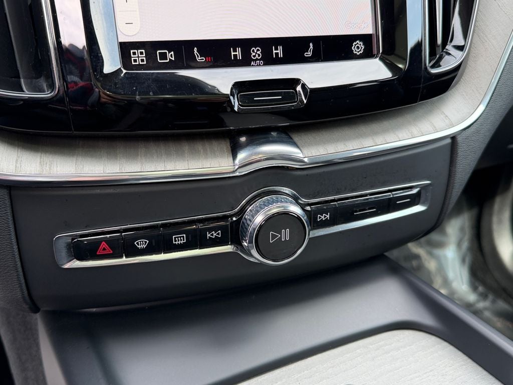 2025 Volvo XC60 B5 Plus