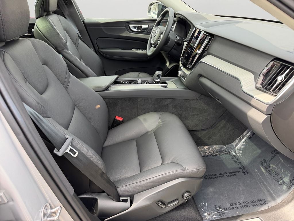 2025 Volvo XC60 B5 Plus