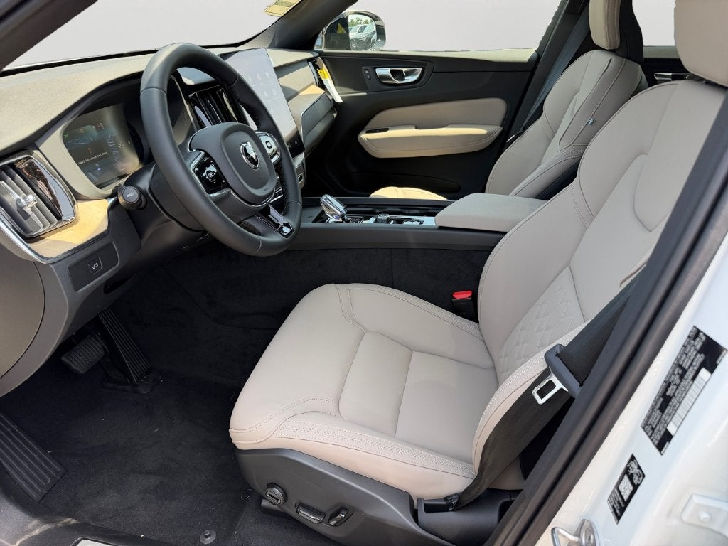 2026 Volvo XC60 B5 Plus