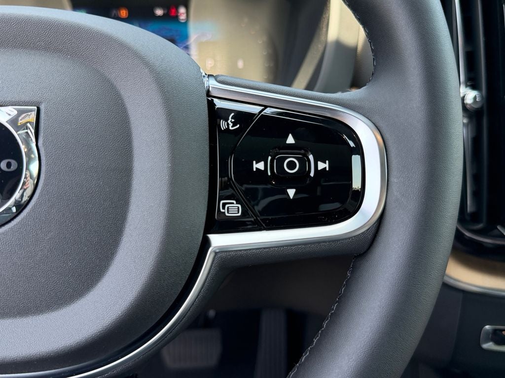 2026 Volvo XC60 B5 Plus