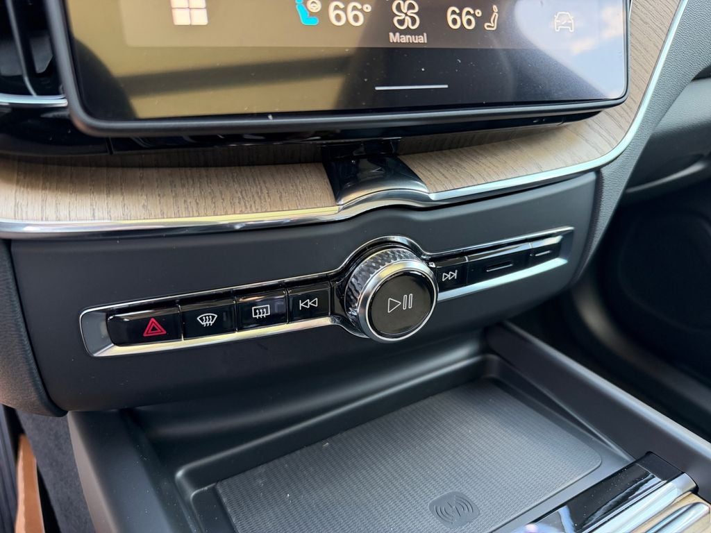2026 Volvo XC60 B5 Ultra