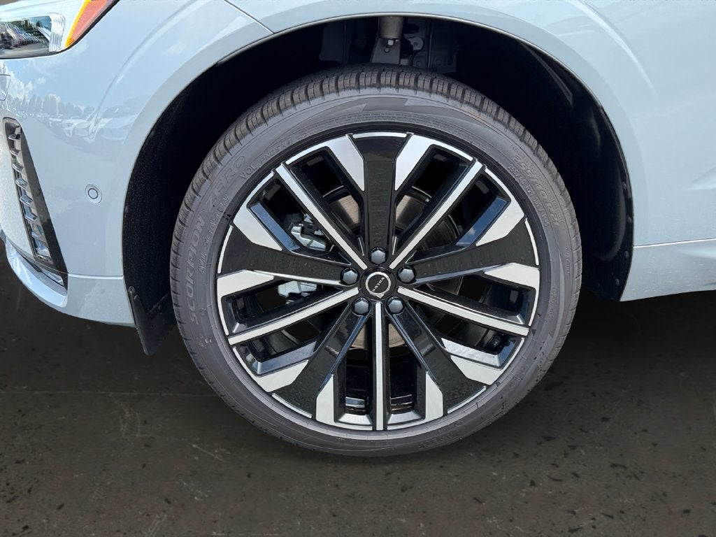 2026 Volvo XC60 B5 Ultra