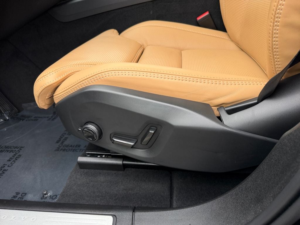 2025 Volvo XC60 B5 Ultra
