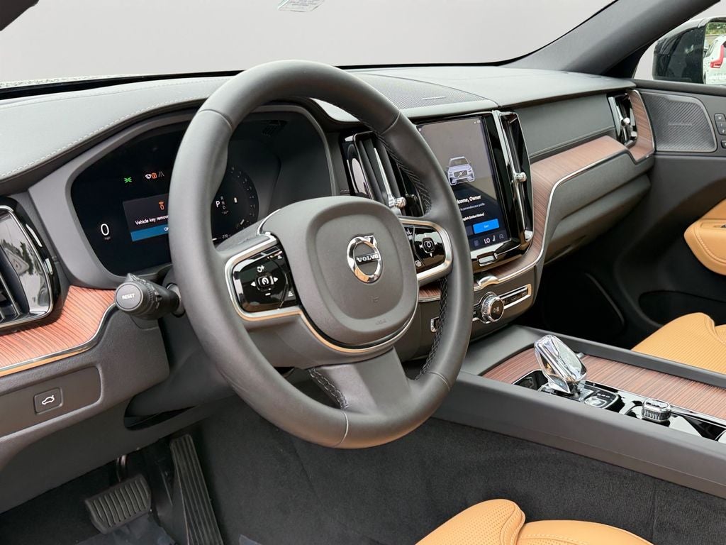 2025 Volvo XC60 B5 Ultra