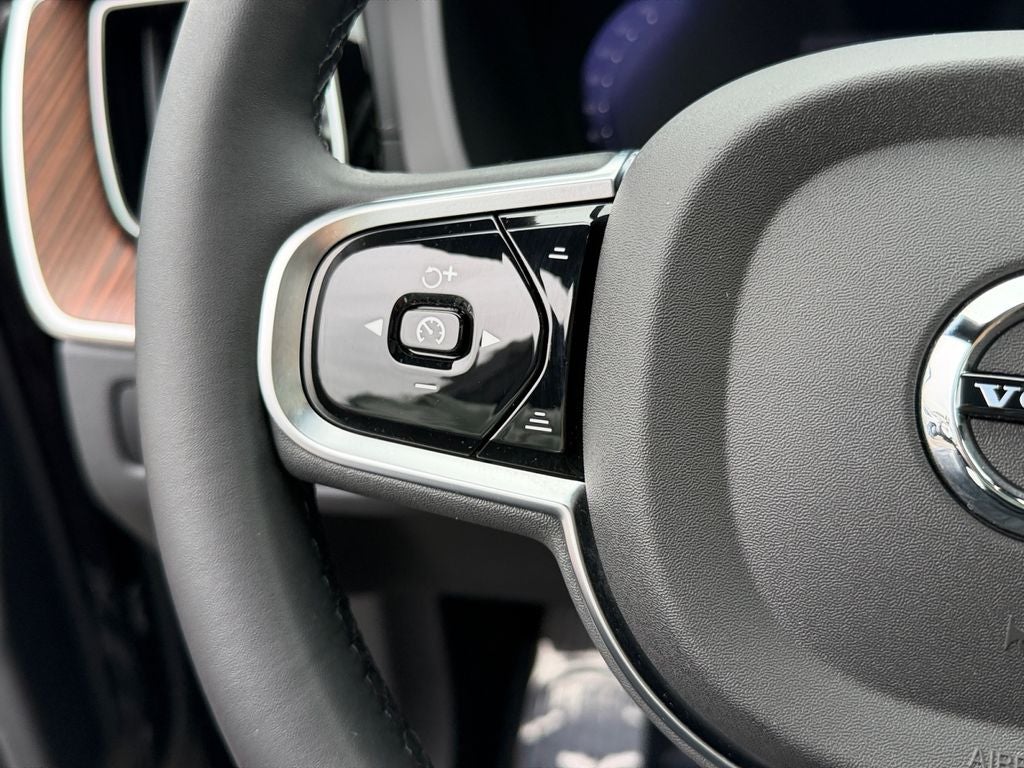2025 Volvo XC60 B5 Ultra