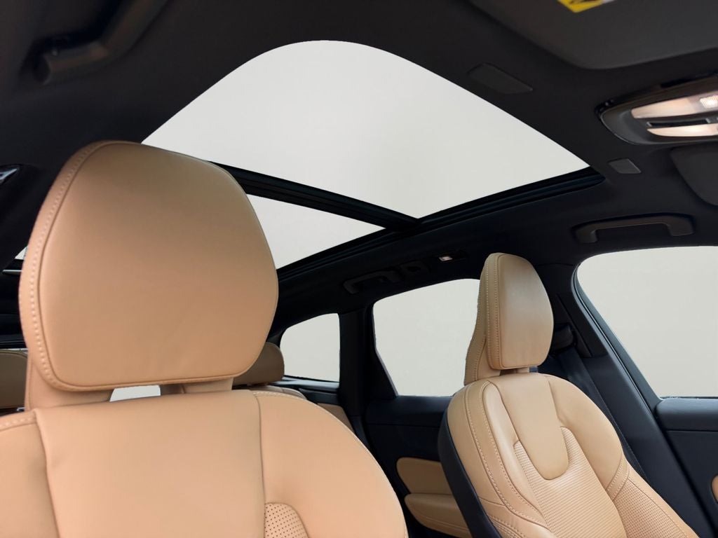 2025 Volvo XC60 B5 Ultra