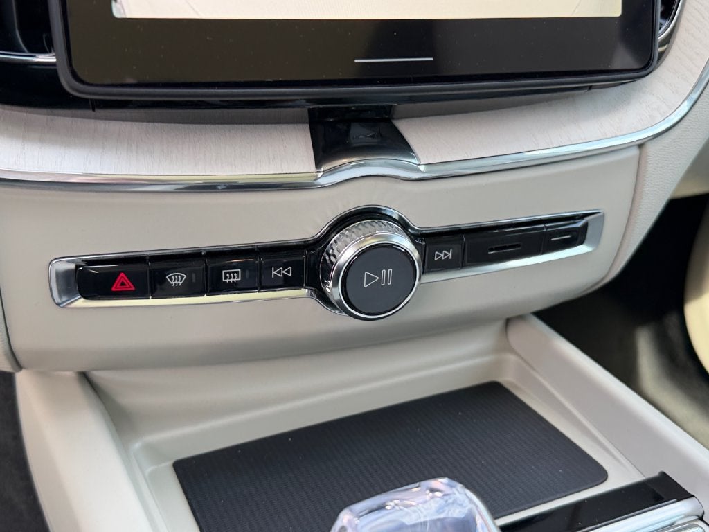 2026 Volvo XC60 B5 Ultra