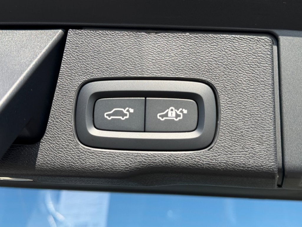 2027 Volvo XC60 B5 Plus