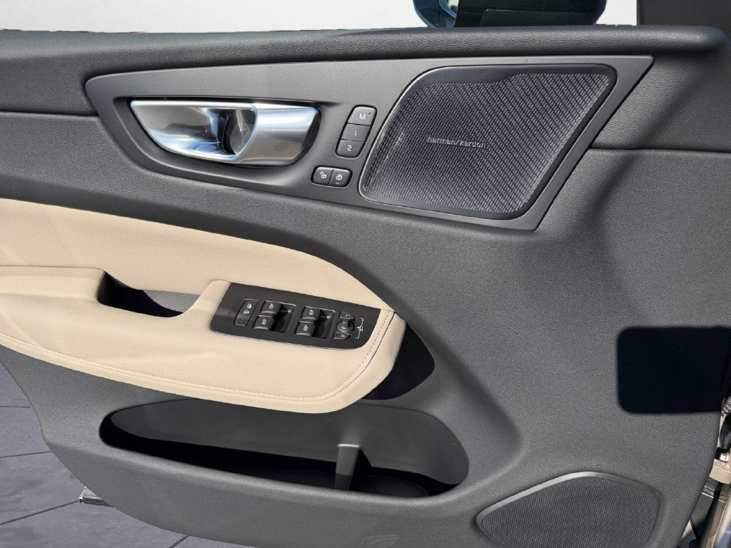 2027 Volvo XC60 B5 Plus