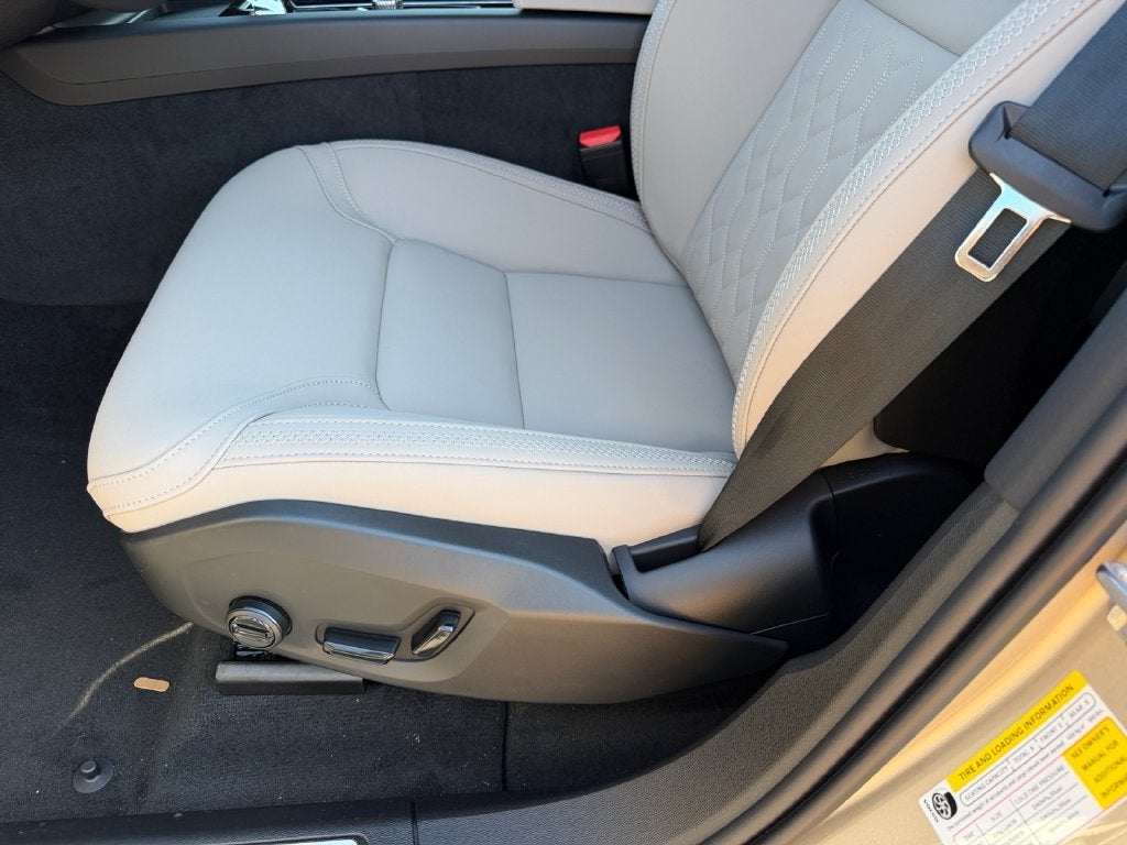 2027 Volvo XC60 B5 Plus