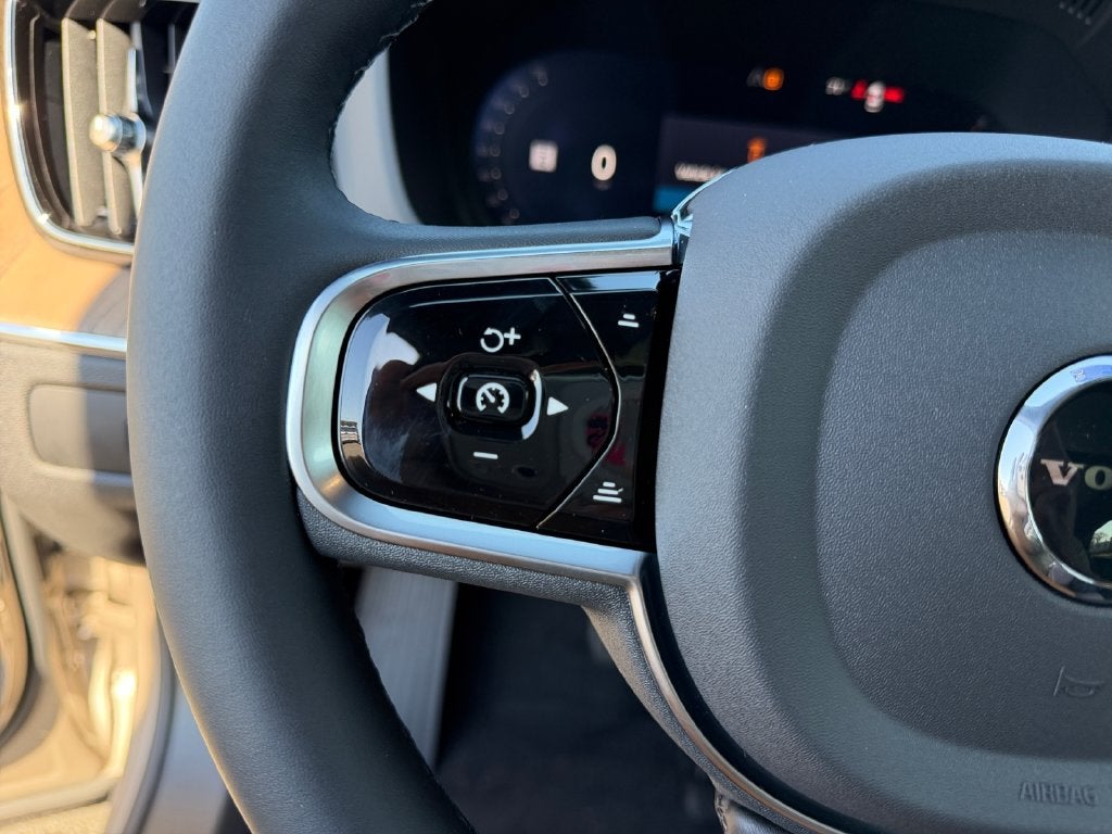 2027 Volvo XC60 B5 Plus