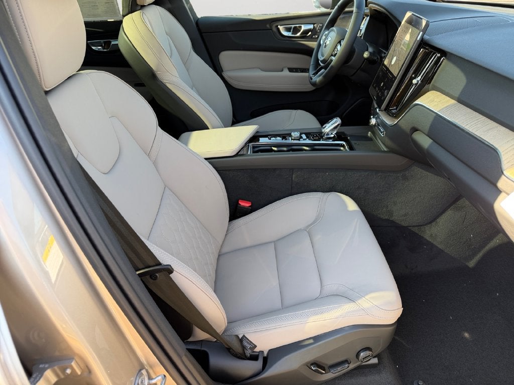 2027 Volvo XC60 B5 Plus