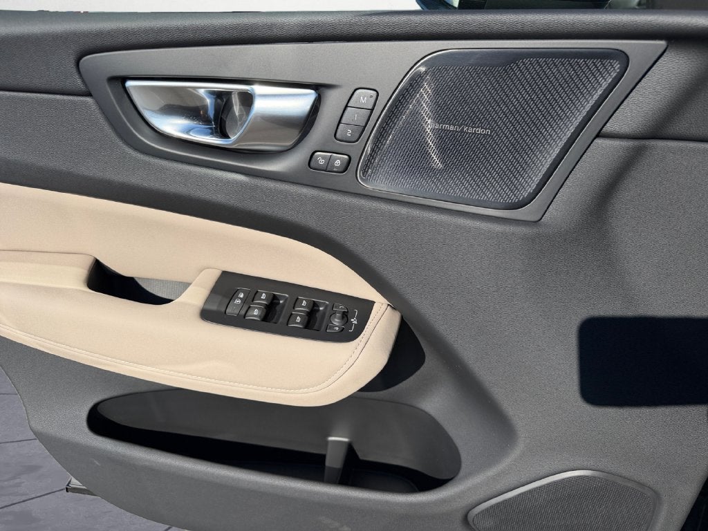 2027 Volvo XC60 B5 Plus