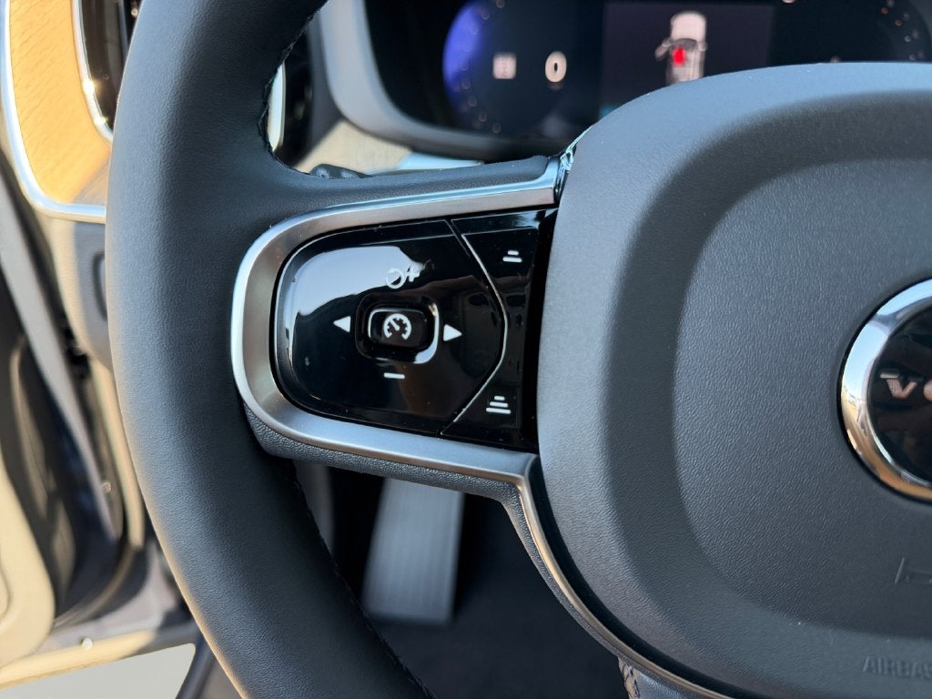 2027 Volvo XC60 B5 Plus