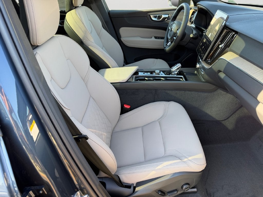 2027 Volvo XC60 B5 Plus