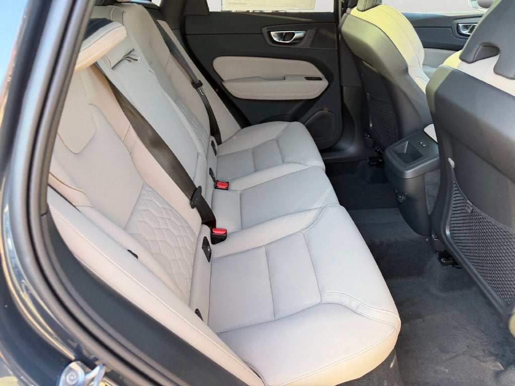 2027 Volvo XC60 B5 Plus