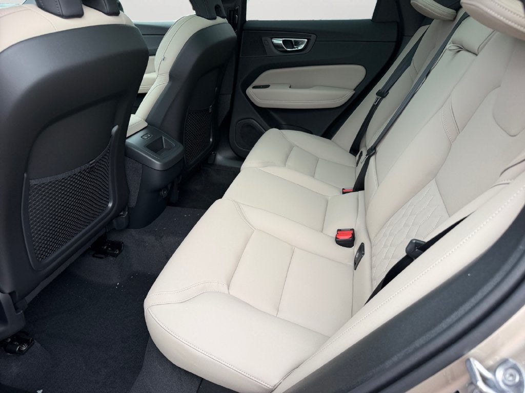2027 Volvo XC60 B5 Plus