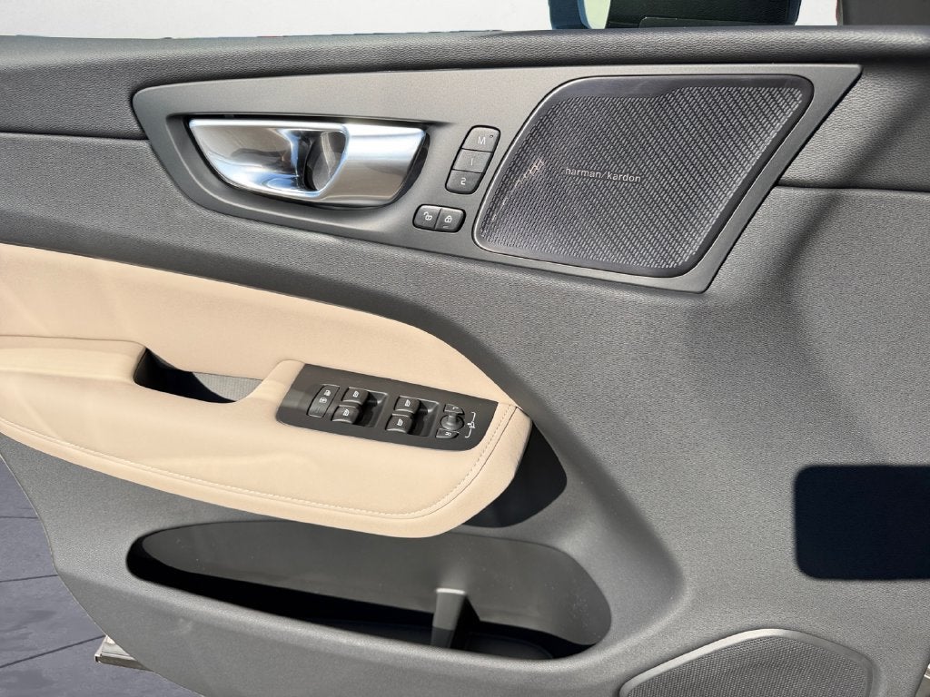2027 Volvo XC60 B5 Plus