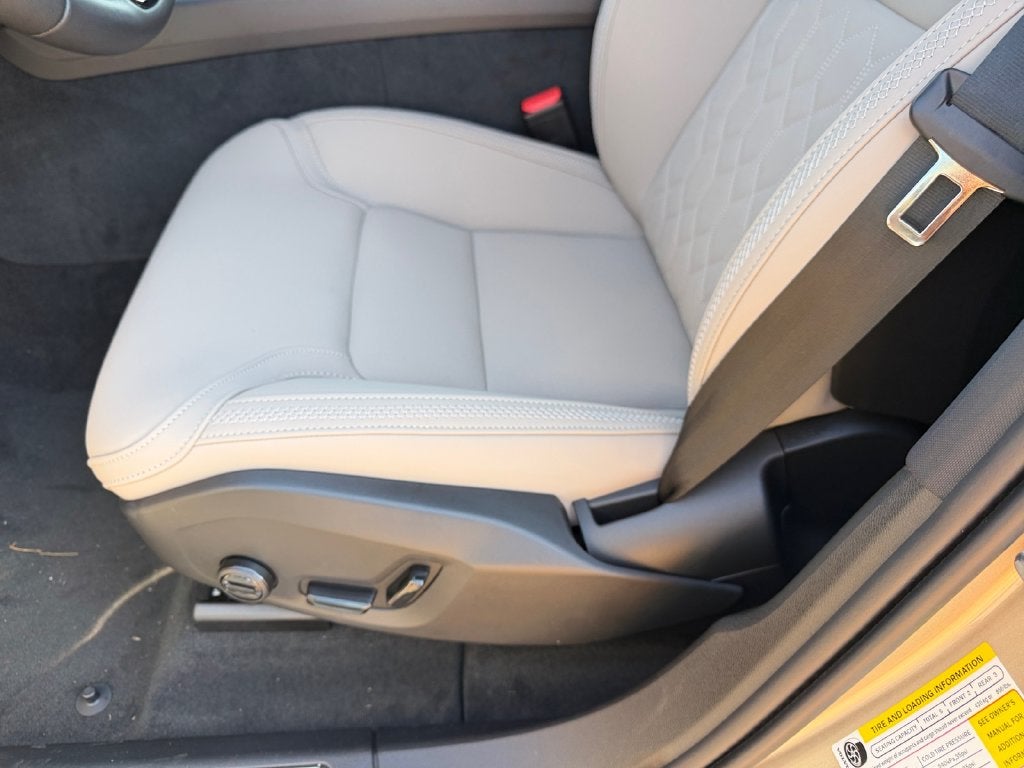 2027 Volvo XC60 B5 Plus