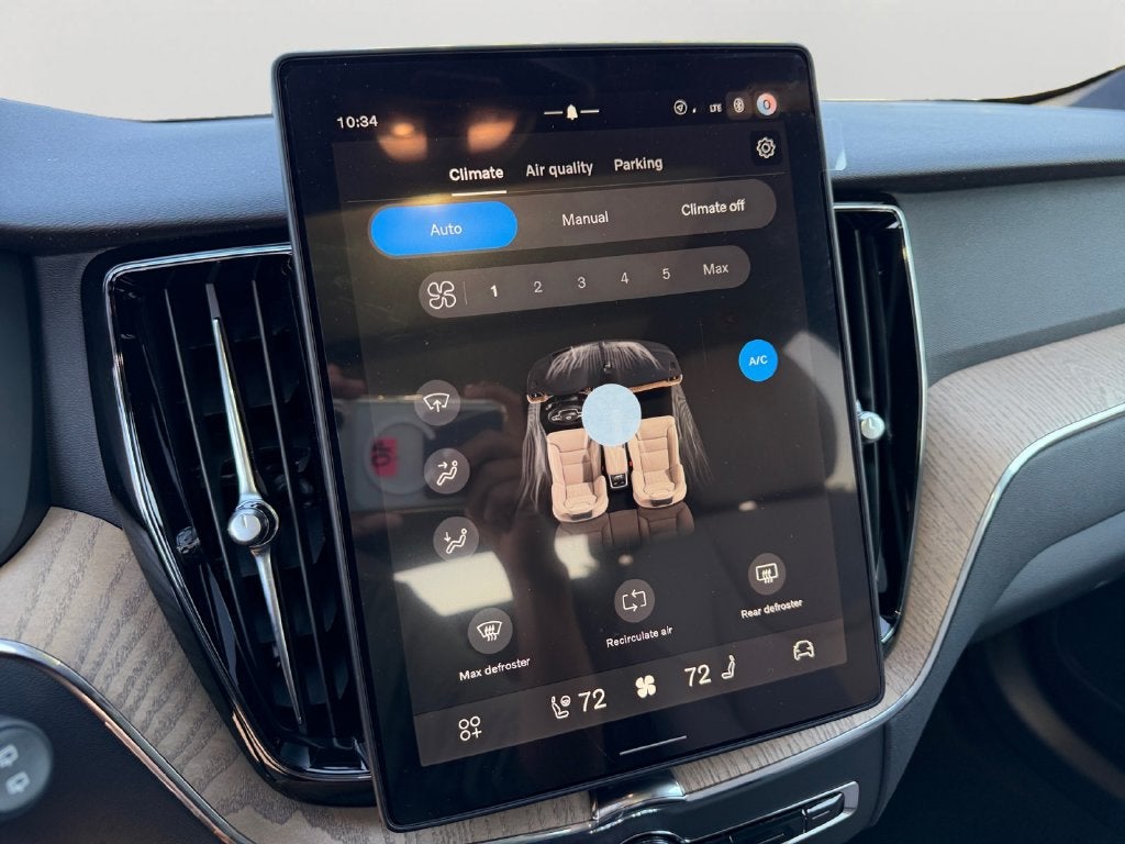2027 Volvo XC60 B5 Plus