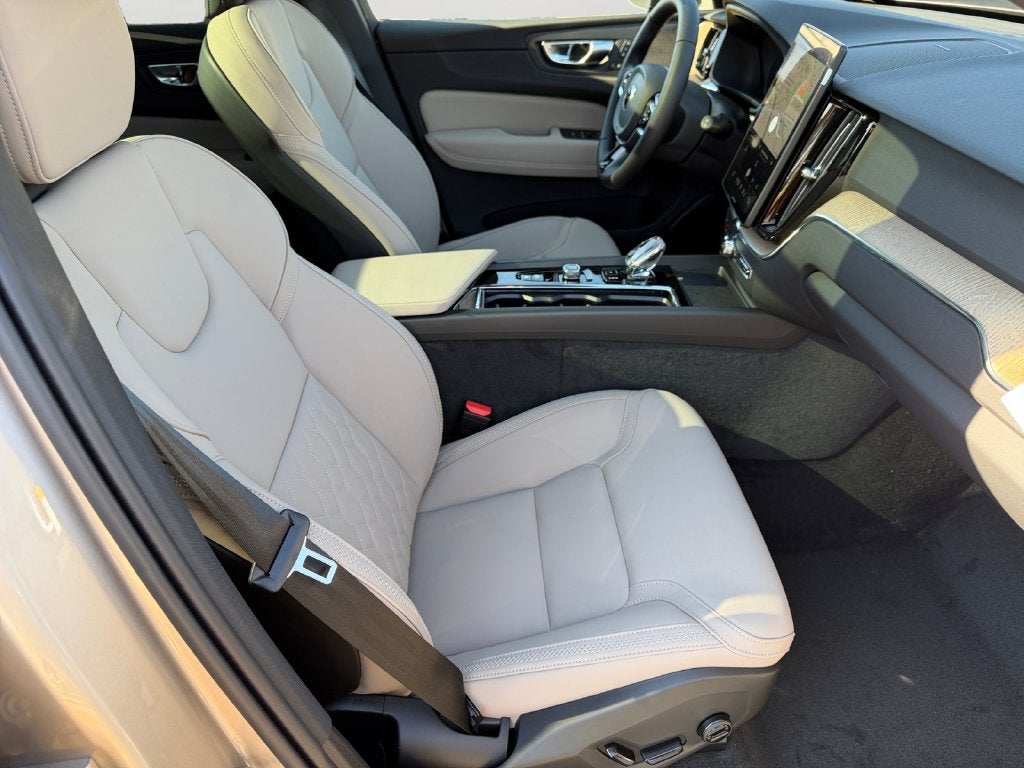 2027 Volvo XC60 B5 Plus