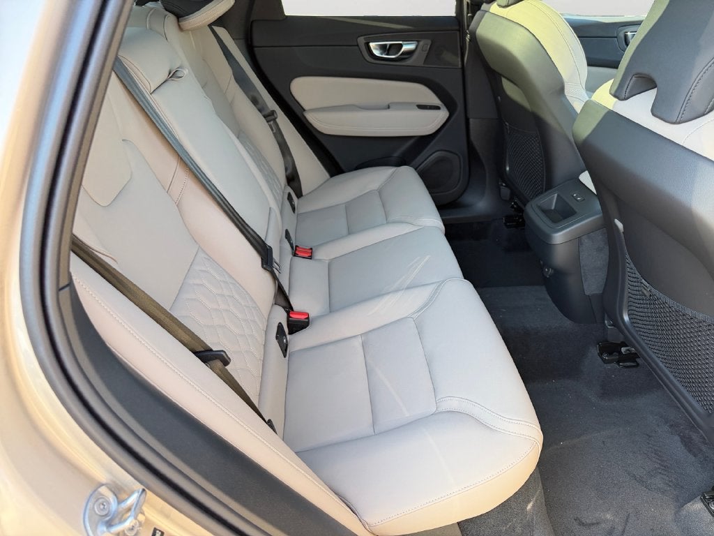 2027 Volvo XC60 B5 Plus