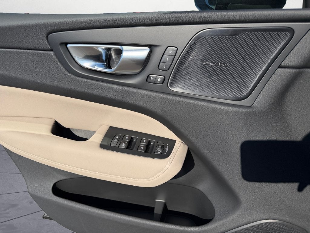 2027 Volvo XC60 B5 Plus