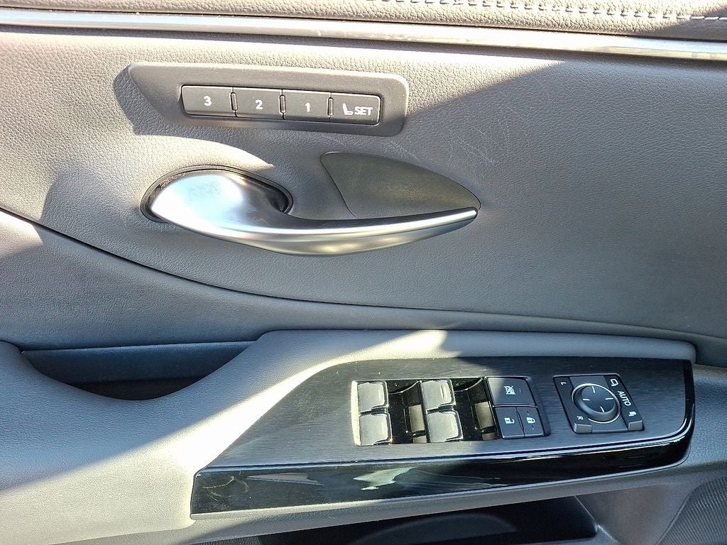 2023 Lexus ES 250 250