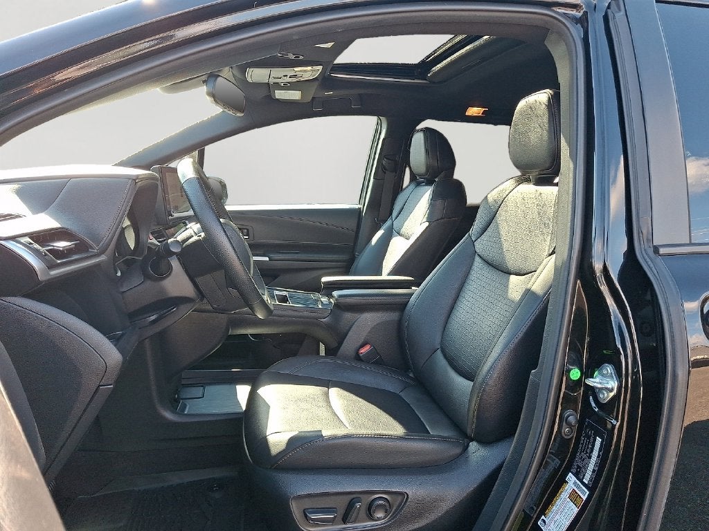 2025 Toyota Sienna Woodland Edition AWD